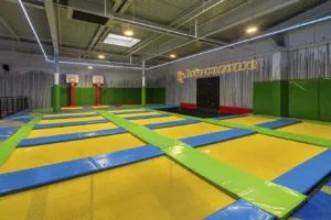 Zona Brincozone interior Ozone Còrdova ubicat al Centre Comercial Arcàngel