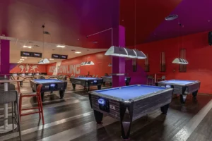 Zona de billar interior Ozone Bilbao