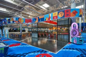 Zona Gastro Plaça interior Ozone Bowling Camp de Gibraltar