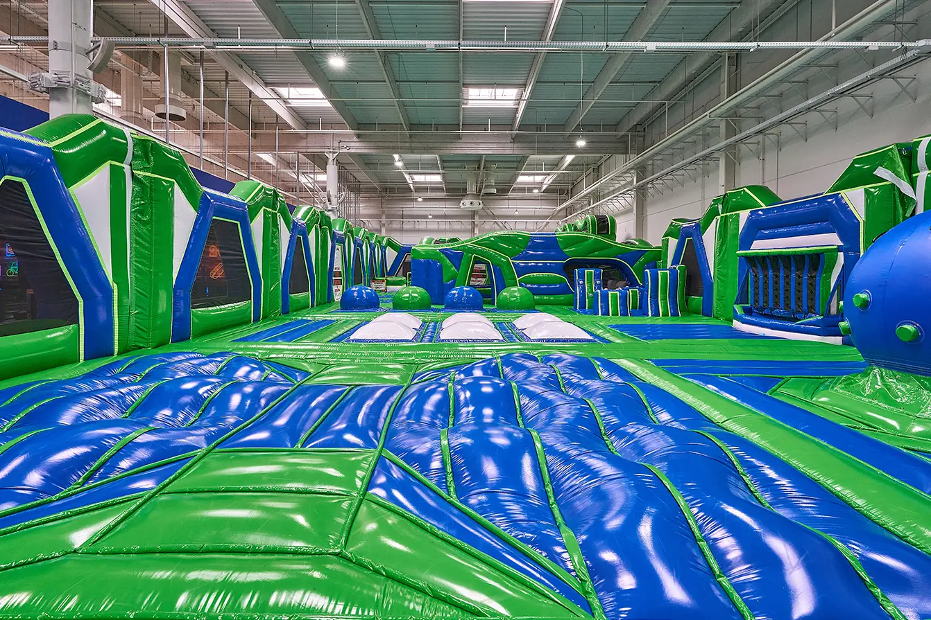 Mega hinchable gigante interior Ozone Campo de Gibraltar