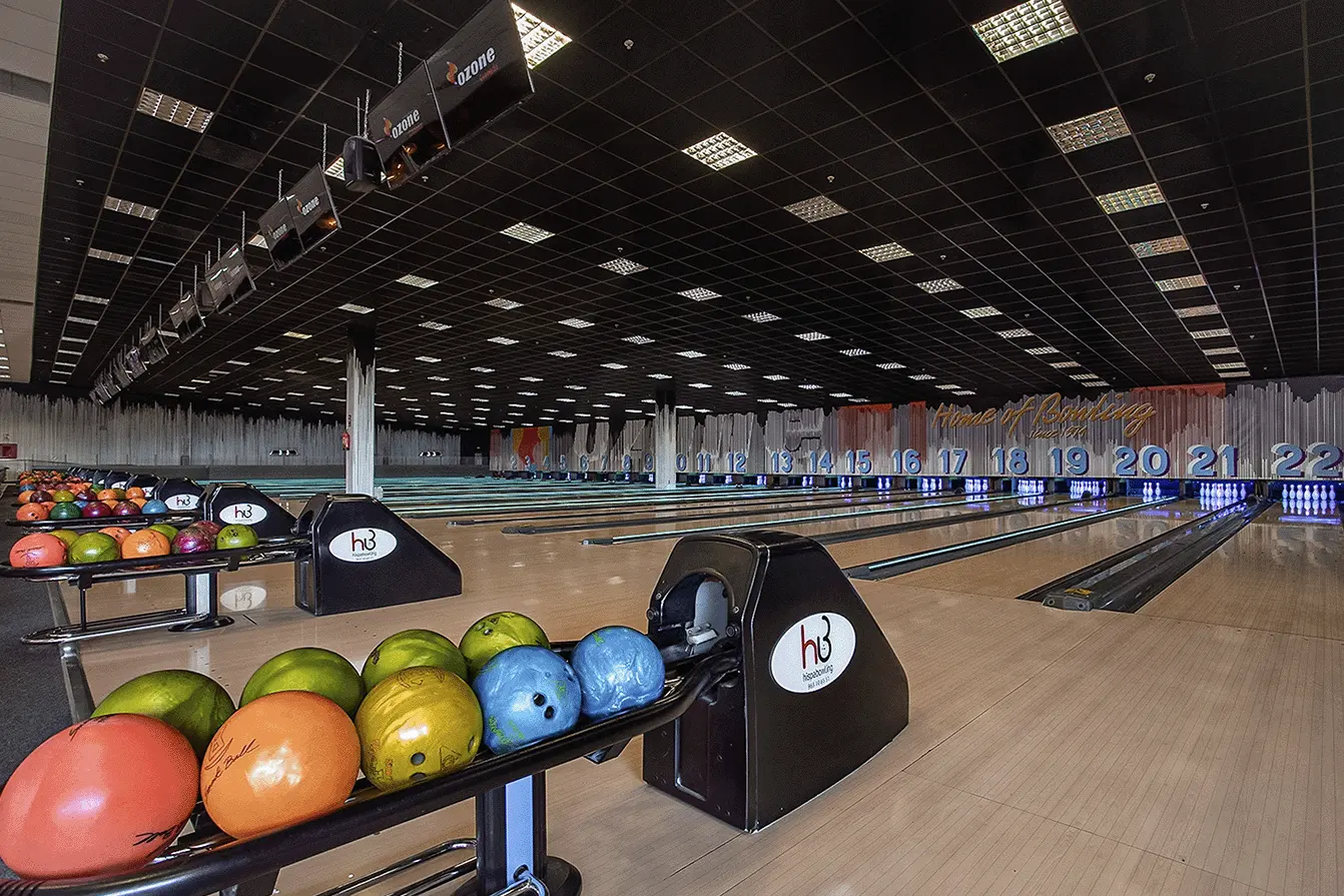 Pistas de bowling interior Ozone Granada ubicado en el Parque Comercial Granaita