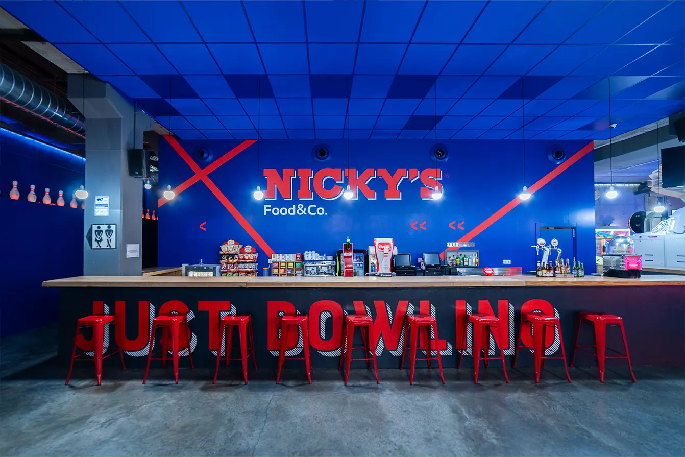 Nicky's Bar interior Ozone bowling Lleida