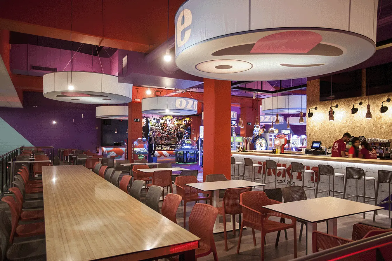 Nicky's Bar interior Ozone Pinto, ubicado en el Centro Comercial Plaza Éboli