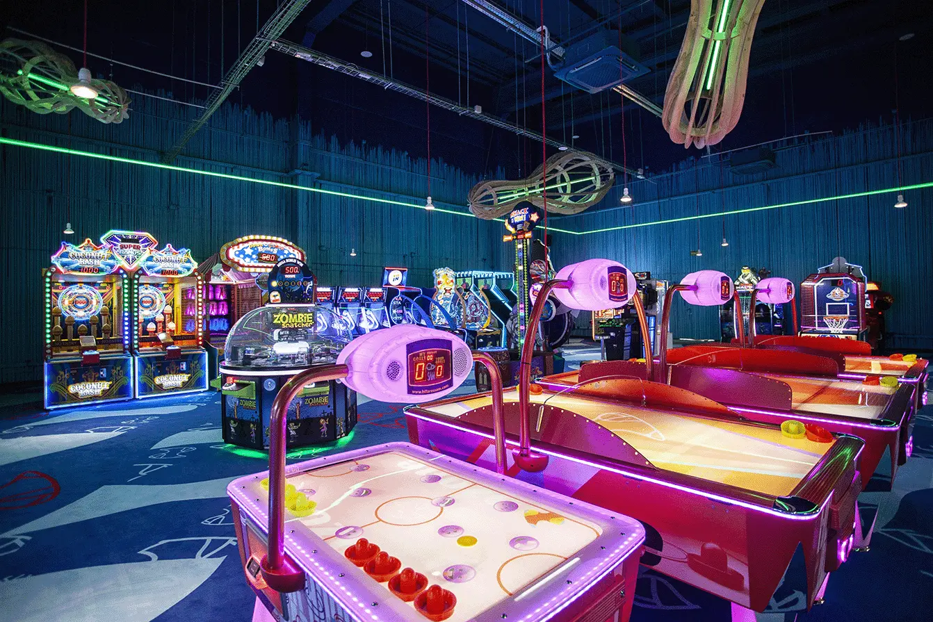 Zona de recreativos interior Ozone Sagunto, ubicado en el Centro Comercial L'epicentre
