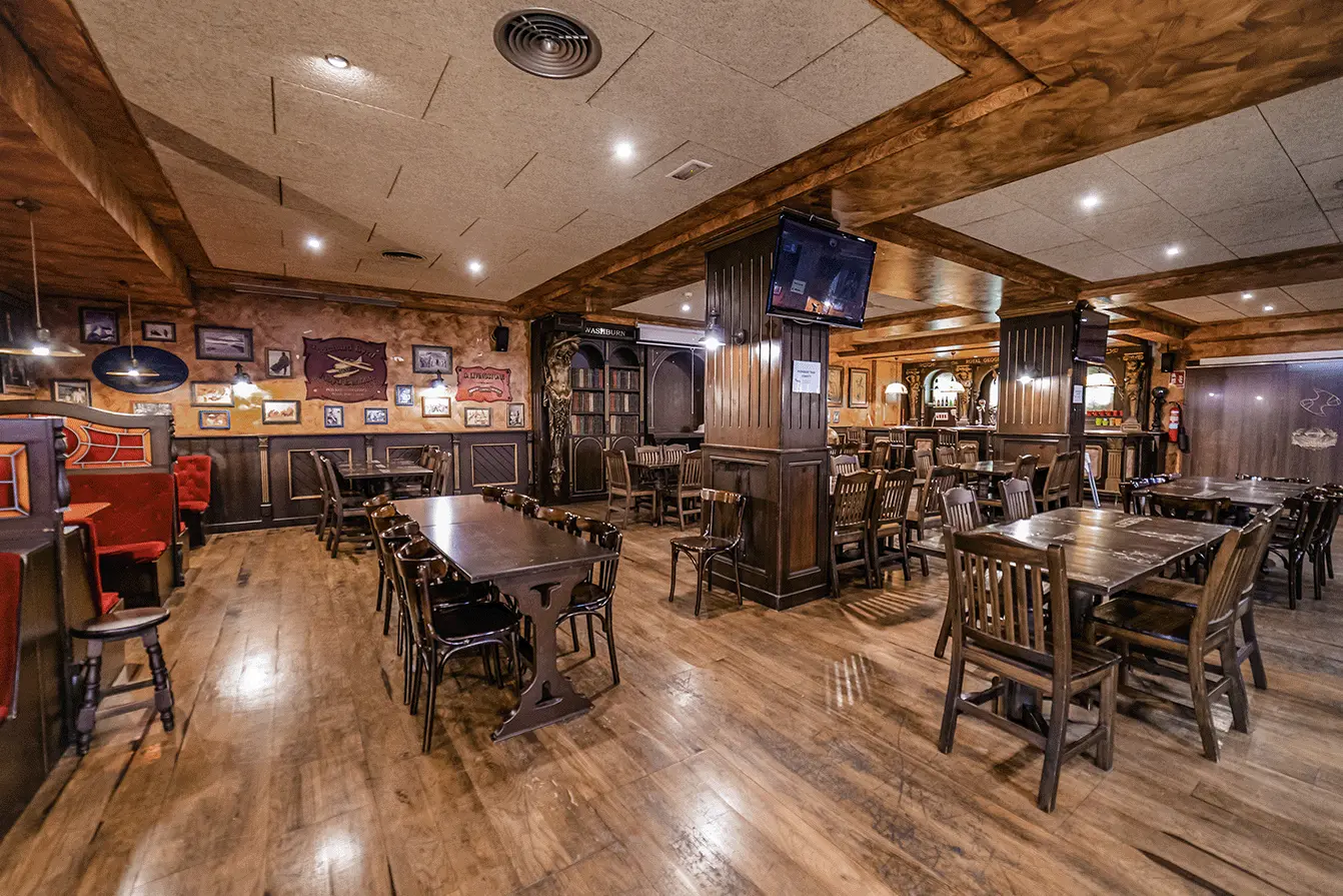 Zona del Nicky's Bar interior Ozone bowling Torrevieja, ubicado en el Centro de Ocio Ozone