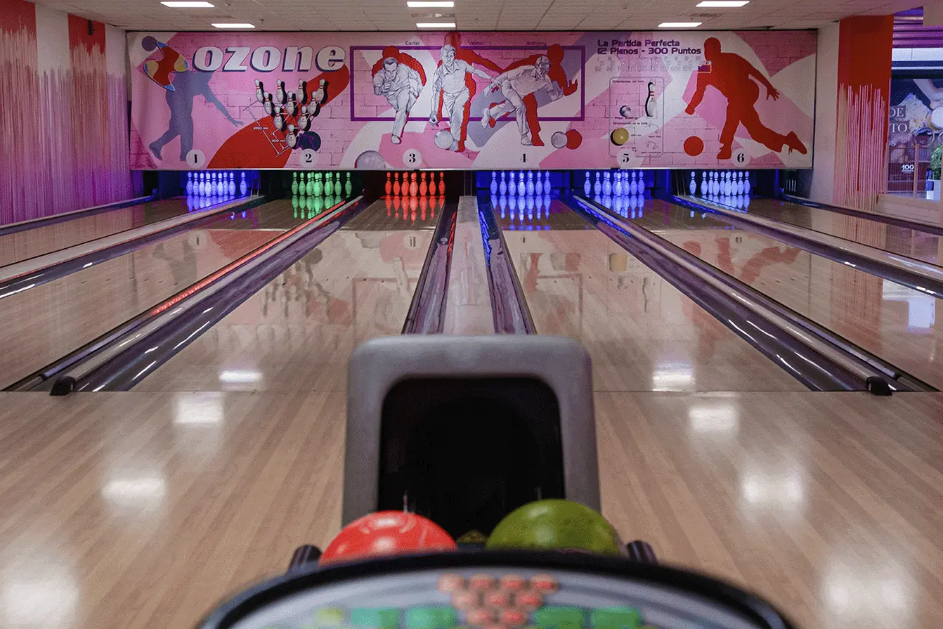 Pistas de bolos interior Ozone Viladecans, ubicado en el Centro Comercial Vilamarina